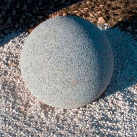 Pilona esfèrica en formigó arquitectònic